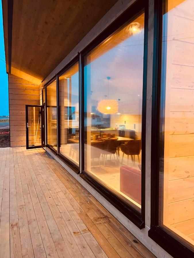 Ekkeroy Lodge - Arctic Living Vadso Bagian luar foto