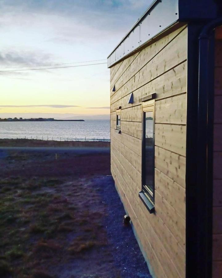 Ekkeroy Lodge - Arctic Living Vadso Bagian luar foto