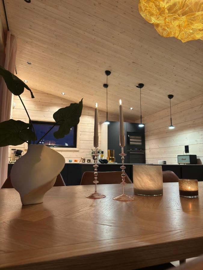 Ekkeroy Lodge - Arctic Living Vadso Bagian luar foto