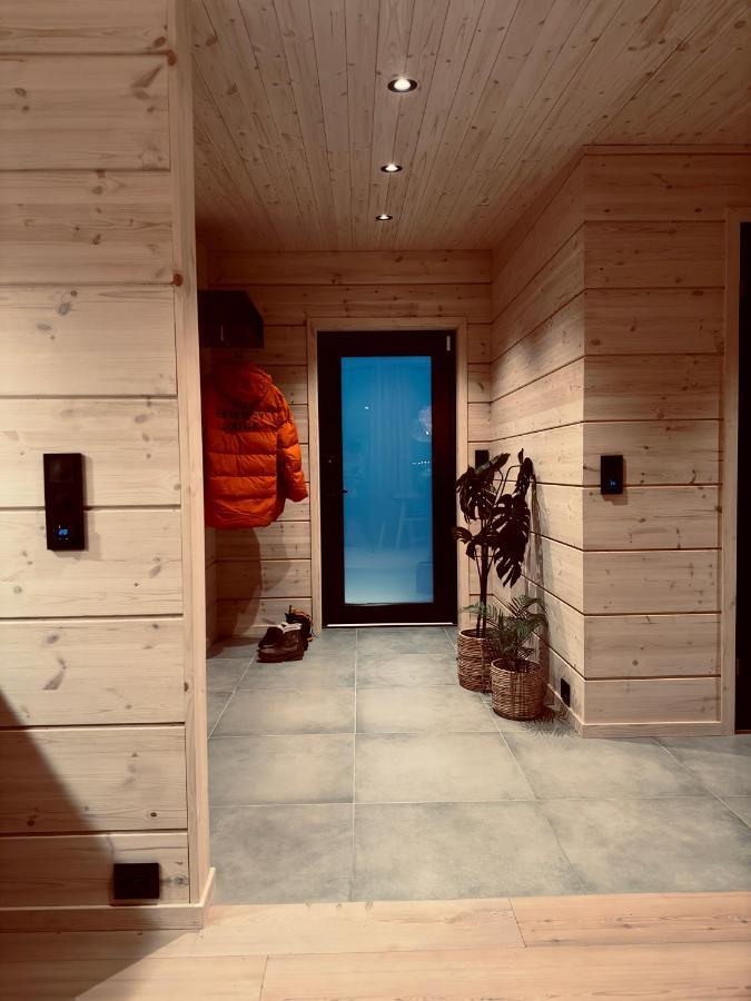 Ekkeroy Lodge - Arctic Living Vadso Bagian luar foto