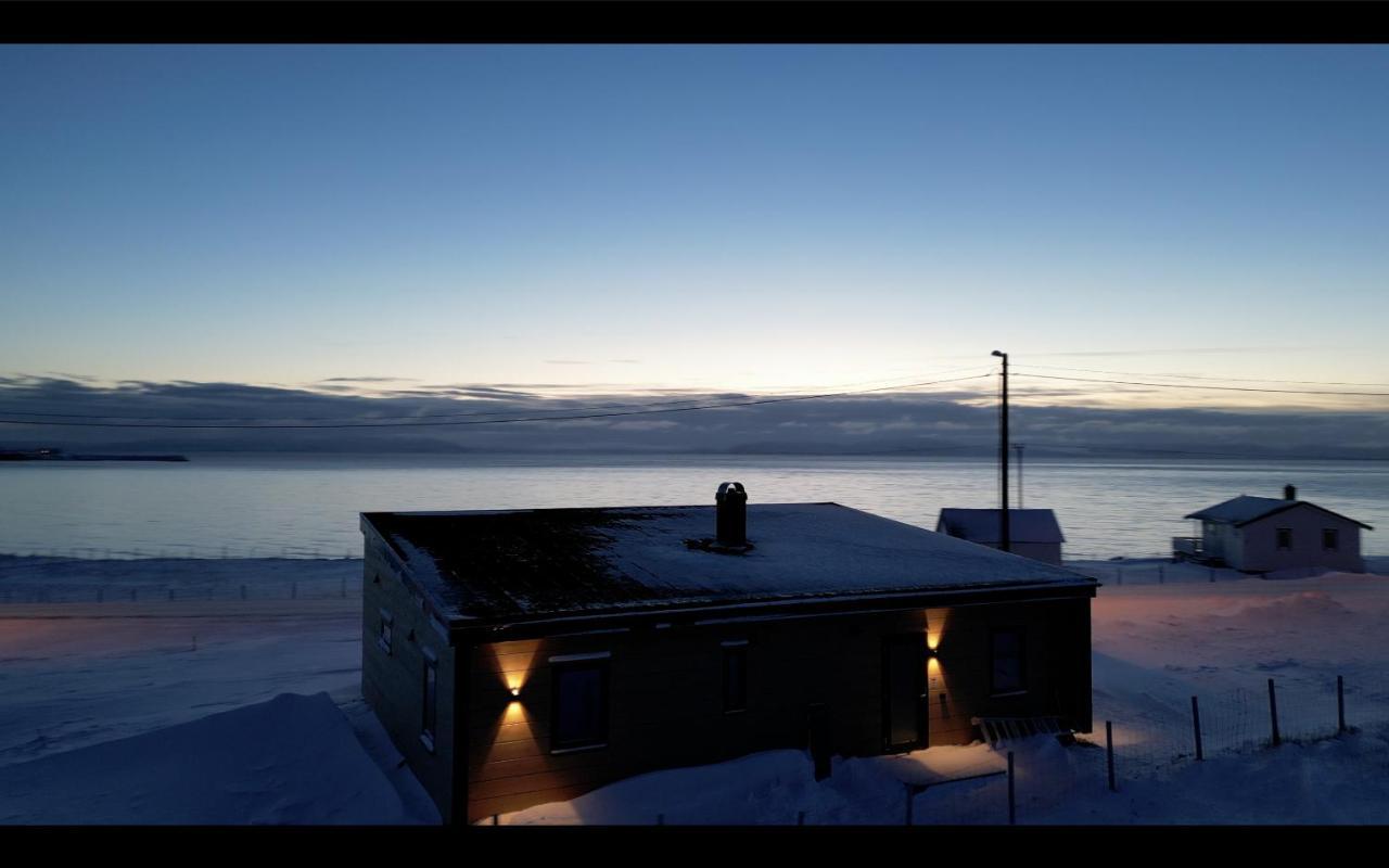 Ekkeroy Lodge - Arctic Living Vadso Bagian luar foto