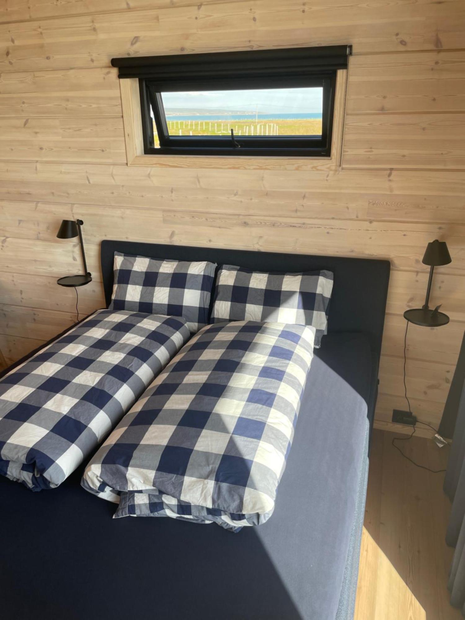 Ekkeroy Lodge - Arctic Living Vadso Bagian luar foto