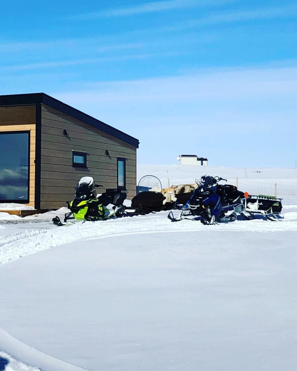 Ekkeroy Lodge - Arctic Living Vadso Bagian luar foto