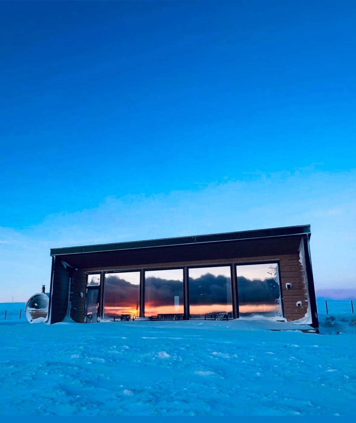 Ekkeroy Lodge - Arctic Living Vadso Bagian luar foto